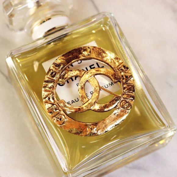 Chanel CC Logo Paris Gold Plated Brooch - Picture 13 of 14